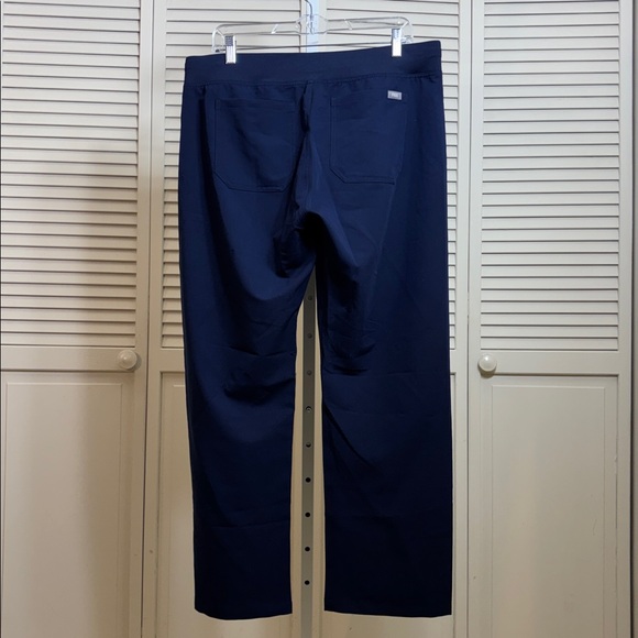 NWT Figs Navy Blue Straight Leg Livingston Basic Scrub Pants Size Large Petite - Picture 8 of 14